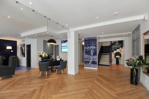 Фойє, Hotel Mercure Paris Saint Cloud Hippodrome in Сан-Клюд