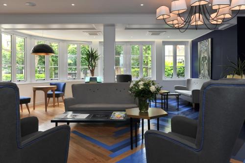 Фойє, Hotel Mercure Paris Saint Cloud Hippodrome in Сан-Клюд