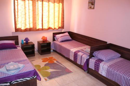 3 twin beds