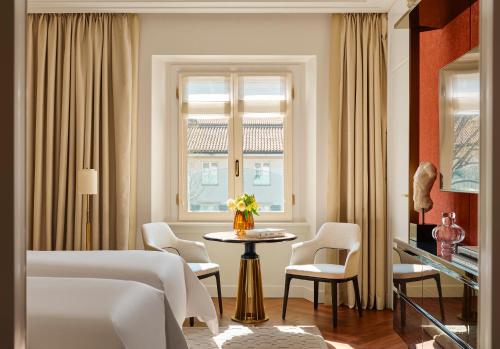 room detail thumbnail 1
