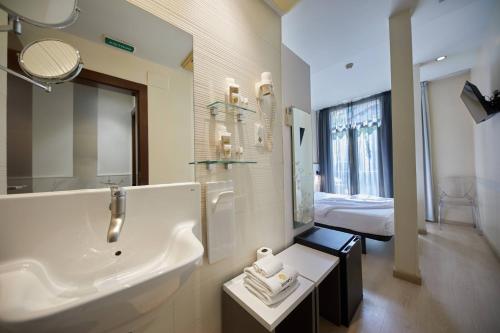 Hostemplo Sagrada Familia Room Type - Double or Twin Room