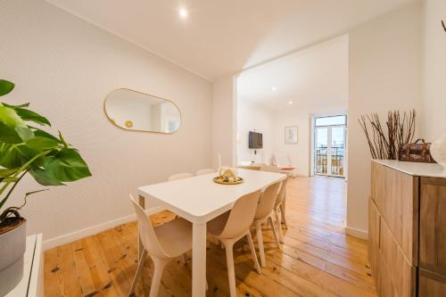 Large Central Duplex Penthouse 3 Bath 14 Guests - image 11