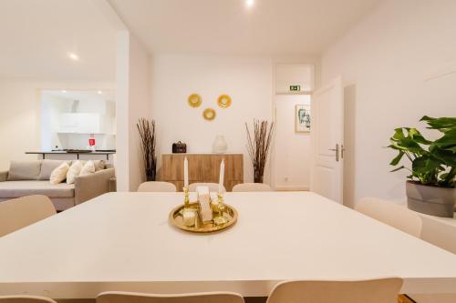 Large Central Duplex Penthouse 3 Bath 14 Guests - image 5