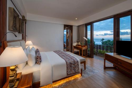 1 king bed, 1 sofa bed