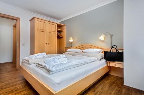 2 king beds, 1 sofa bed