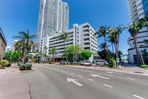Ocean Front Resort Studio in Miami Beach, USA