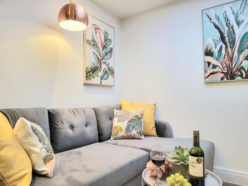 Luxury pad centrally located near Brighton station 4