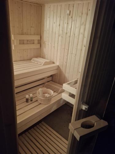 桑拿, FerienHaus mit Sauna Schustergasse Bischofsheim Rhön (FerienHaus mit Sauna Schustergasse Bischofsheim Rhon) in 比紹夫斯海姆a.d.力弘