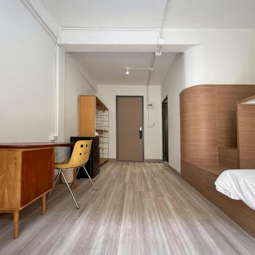 room detail thumbnail 2