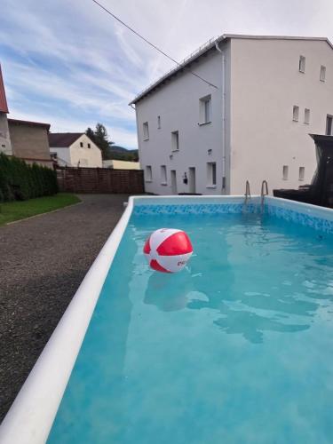 White Haven Private Sauna & Pool – khách sạn tại Kunratice