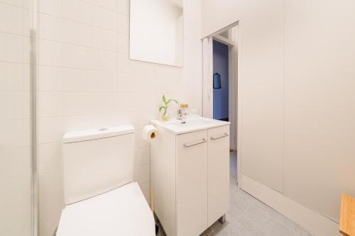 Stylish 5BR Apartment in Central Lisbon - image 13