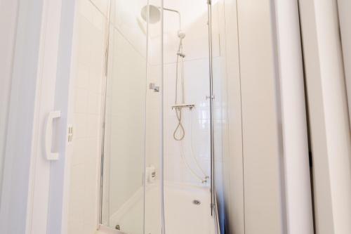 Stylish 5BR Apartment in Central Lisbon - image 3
