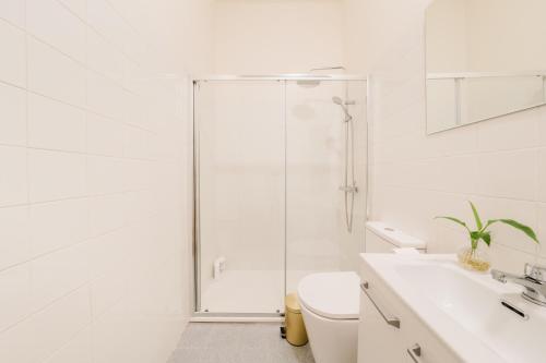Stylish 5BR Apartment in Central Lisbon - image 10