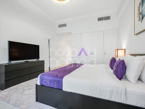 Modern 1BR Oasis | Huge Layout | City Lights, Дубай