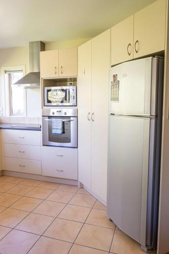 Farrant Family Escape Roomy Wanaka Retreat - image 5