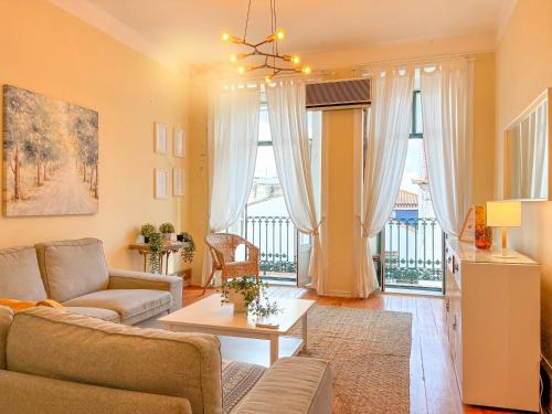 Stay as a Local! Santos Historical 6 Bedroom Apartment III, Лиссабон