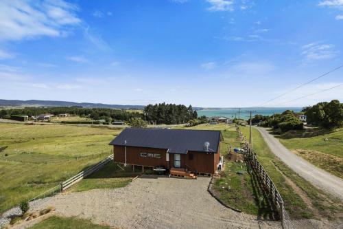 A szálláshely kívülről, Seabreeze Lookout - Moeraki Holiday Home in Moeraki