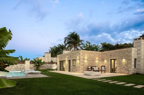 View, Thalmargia Villas, with Pool, Hot Tub & Ultimate Peace, By ThinkVilla in Kouloukonas