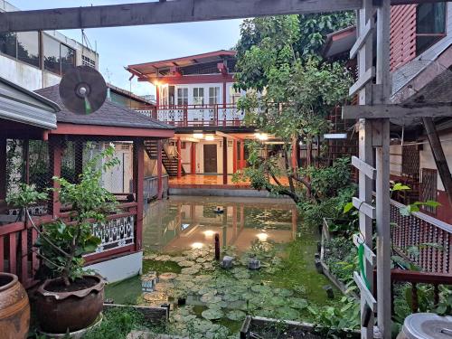 Casa Scarlet, Bangkok