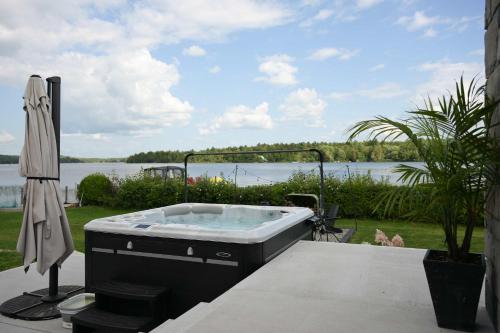 Spa & Comfort - Chalet KG Petit lac Lambton in Saint Romain (QC)