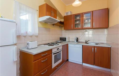 virtuve, Awesome Home In Gruda in Dubravka