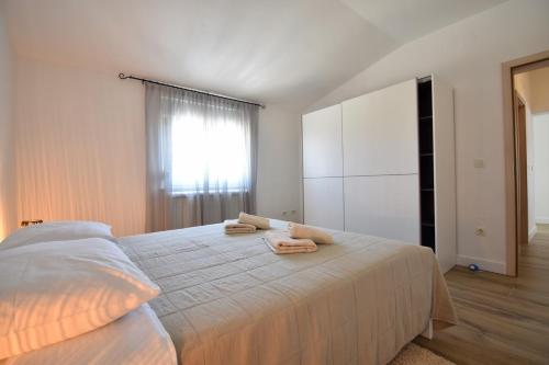 Spacious apartment with private pool - image 3