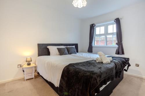 Deluxe Spacious 5 Bed Home -Free Parking-Sleeps 10 – khách sạn tại New Basford