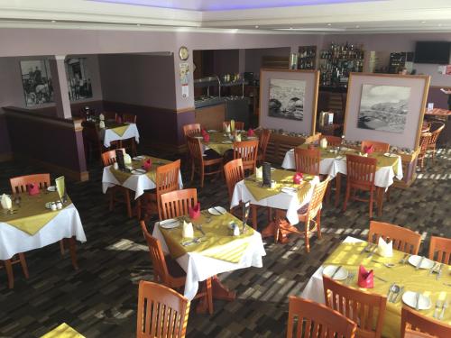 Ресторан, The Buchan Hotel in Eллон