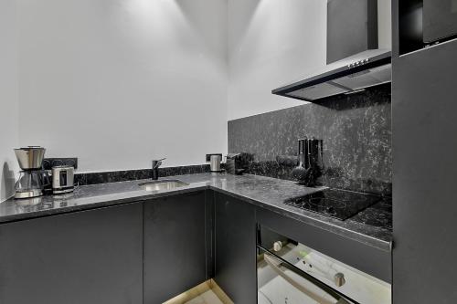UrbanFlat 98 - Large Apartment in the center of Paris - main image