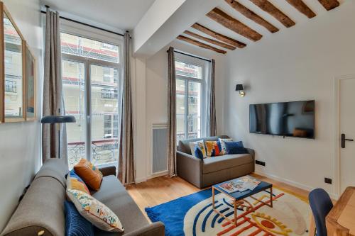 UrbanFlat 98 - Large Apartment in the center of Paris - image 9