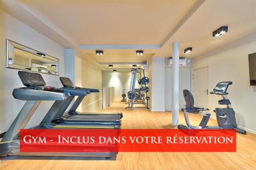 UrbanFlat 98 - Large Apartment in the center of Paris - image 2