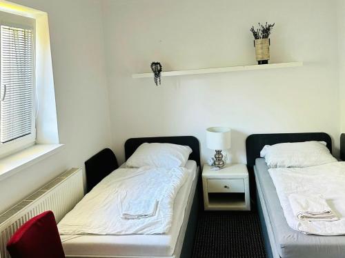 2 bedrooms, 6 beds