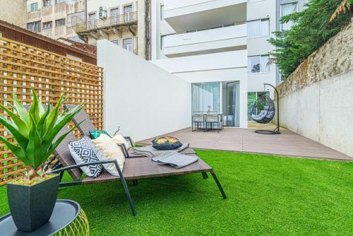 Luxury in the Art District by Innkeeper, Porto