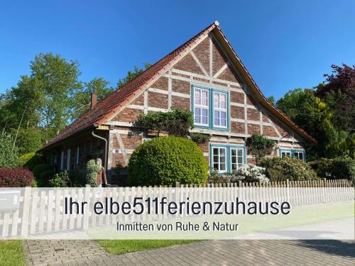 elbe511ferienzuhause im parkähnlichen Garten mit Teich in Dömitz, Deutschland