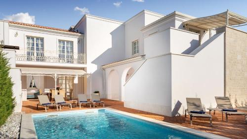 Family villa Costanza with pool in Porec – khách sạn tại Lanterna
