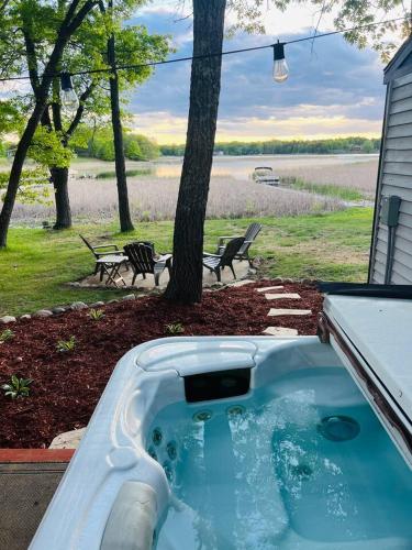 Centrally located - Perch Lake Bungalow - Hot-tub! in Baxter (MN)