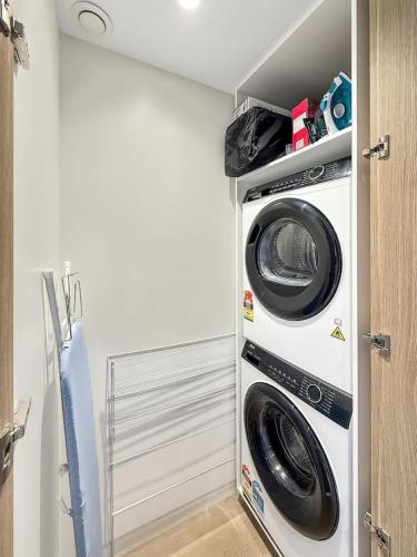 The Edward Lux retreat -Spacious 3BR Apartment - image 6