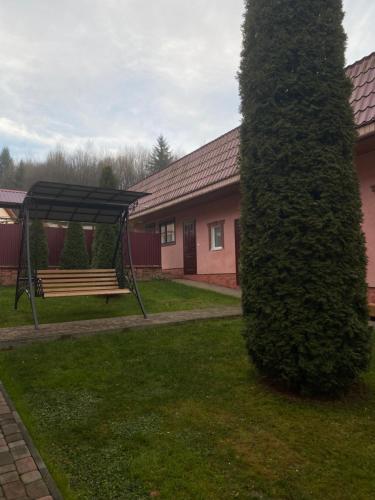 Котедж біля санаторію Сонячне Закарпаття in Yakivs'ke