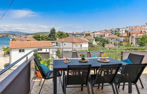 外部景觀, 3 Bedroom Stunning Apartment In Okrug Gornji in 歐克魯格 勾基
