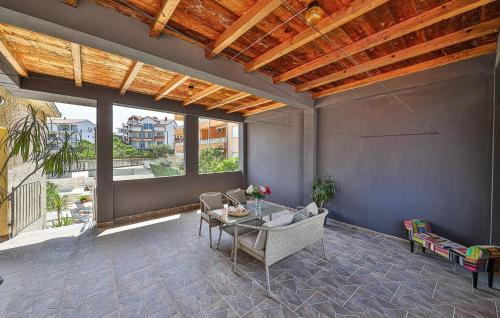 外部景觀, 3 Bedroom Stunning Apartment In Okrug Gornji in 歐克魯格 勾基