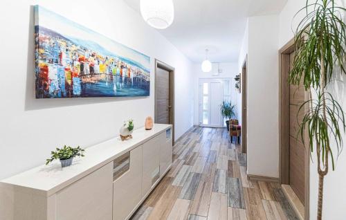 外部景觀, 3 Bedroom Stunning Apartment In Okrug Gornji in 歐克魯格 勾基