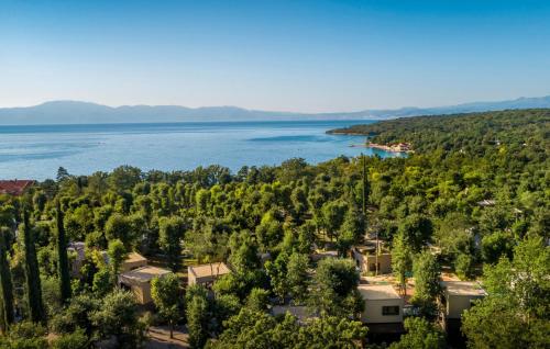 Cozy Home In Njivice With House A Panoramic View - Location saisonnière - Njivice