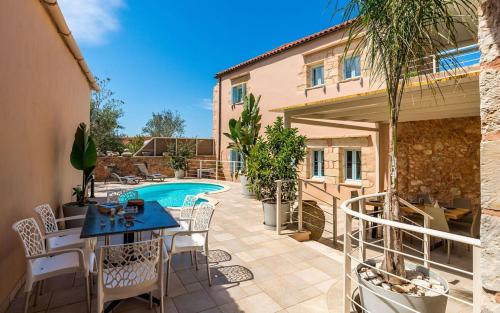 Villa Cava - Private Stone Hideaway with Pool & Sea Views in Apokoronas, Chania by PosarelliVillas gîte à louer Xirostérnion