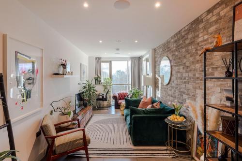 Vibrant Top Floor Apartment in Hackney Wick - image 6