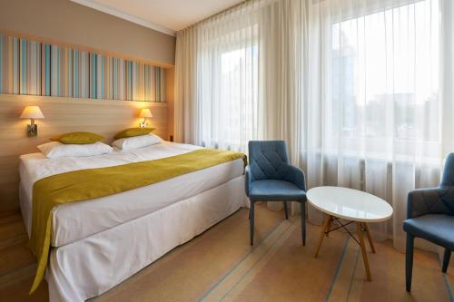 1 queen bed