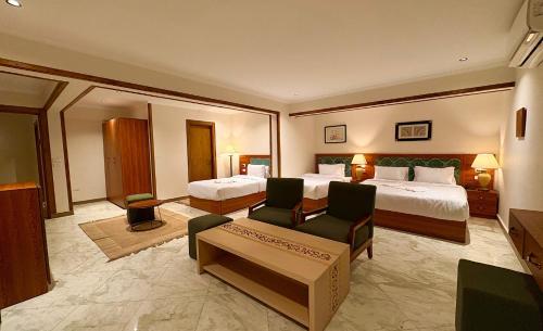 room detail thumbnail 1