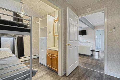 Suites On Chocolate - The Annville Cottage - image 2
