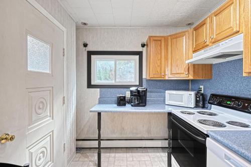 Suites On Chocolate - The Annville Cottage - image 5