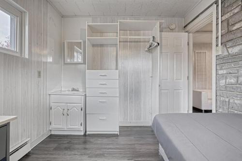 Suites On Chocolate - The Annville Cottage - image 4