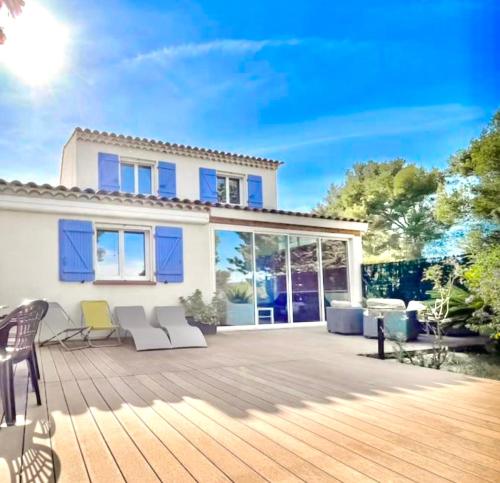Villa moderne vue mer et collines aux Portes des Calanques